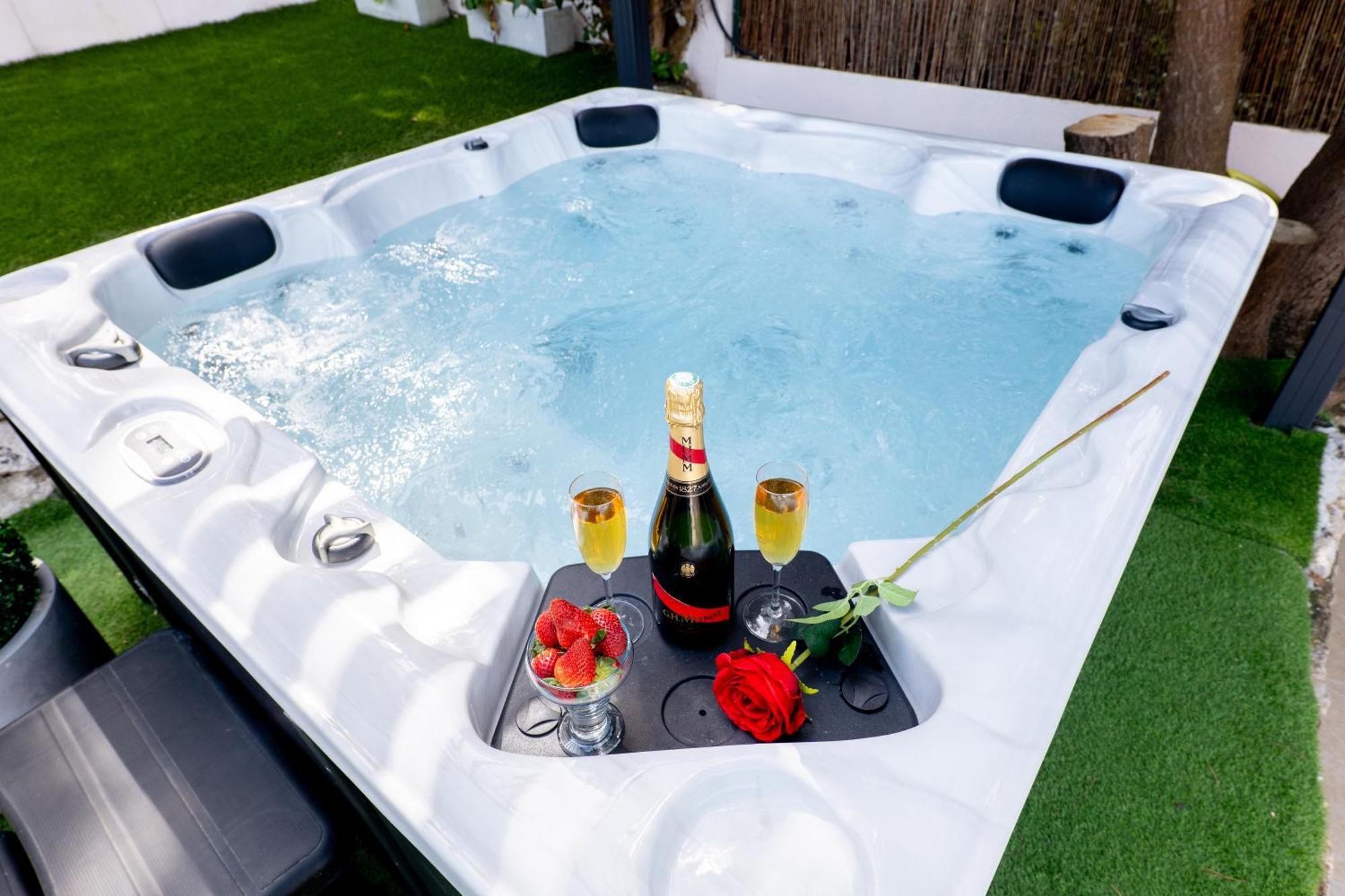 Piscine-Jacuzzi-Videoprojecteur-Clim La Perle Rare Villa Mougins Dış mekan fotoğraf